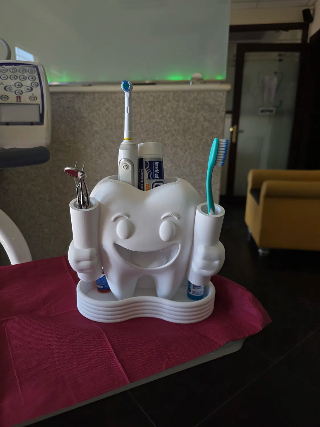 Βάση οδοντόβουρτσας Happy Teeth στο μπάνιο